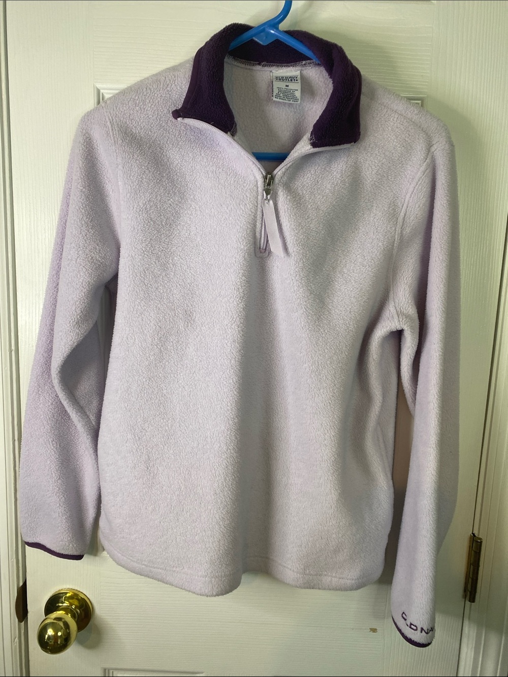 Old Navy Light Lavender Fleece Pullover with Dark Purple Collar Size Medium Tan